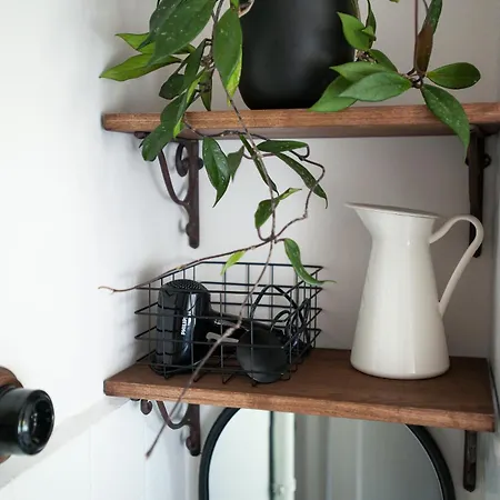 Teika No 2 Apartment-retro On Brivibas Street-free Parking 公寓