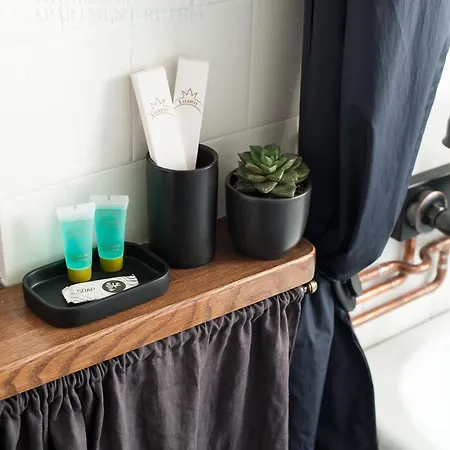 Teika No 2 Apartment-retro On Brivibas Street-free Parking Lejlighed