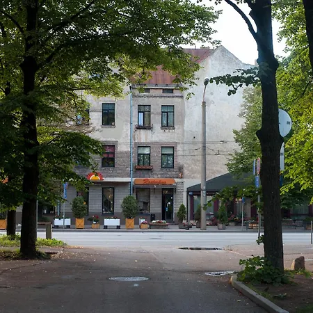 Teika No 2 Apartment-retro On Brivibas Street-free Parking Apartman