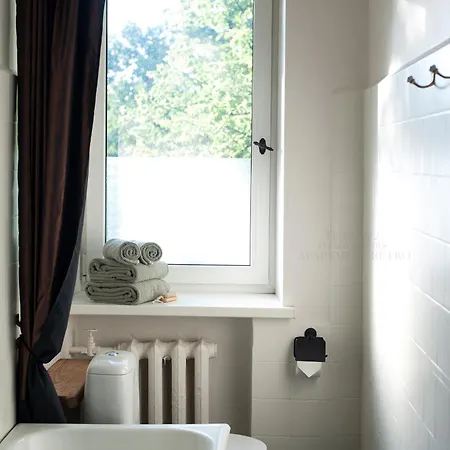 Teika No 2 Apartment-retro On Brivibas Street-free Parking Apartman *