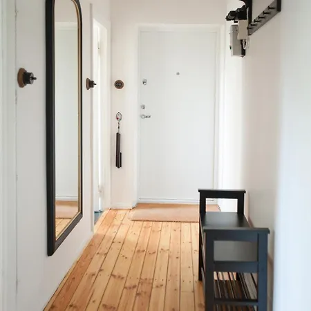 Teika No 2 Apartment-retro On Brivibas Street-free Parking 公寓 *